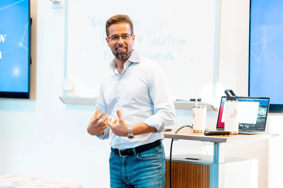 Tommaso dando aula
